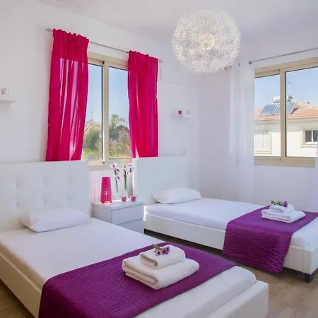 Βίλα Picture Renting Your 5 Star Beachfront Villa, Larnaca 1395 Μαζωτός