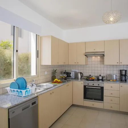 Picture Renting Your 5 Star Beachfront Villa, Larnaca 1395 Βίλα