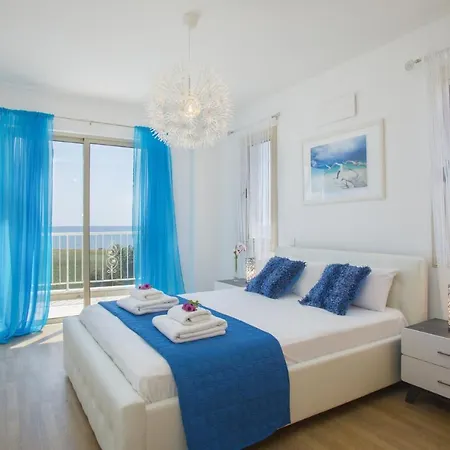 Picture Renting Your 5 Star Beachfront Villa, Larnaca 1395 * Μαζωτός